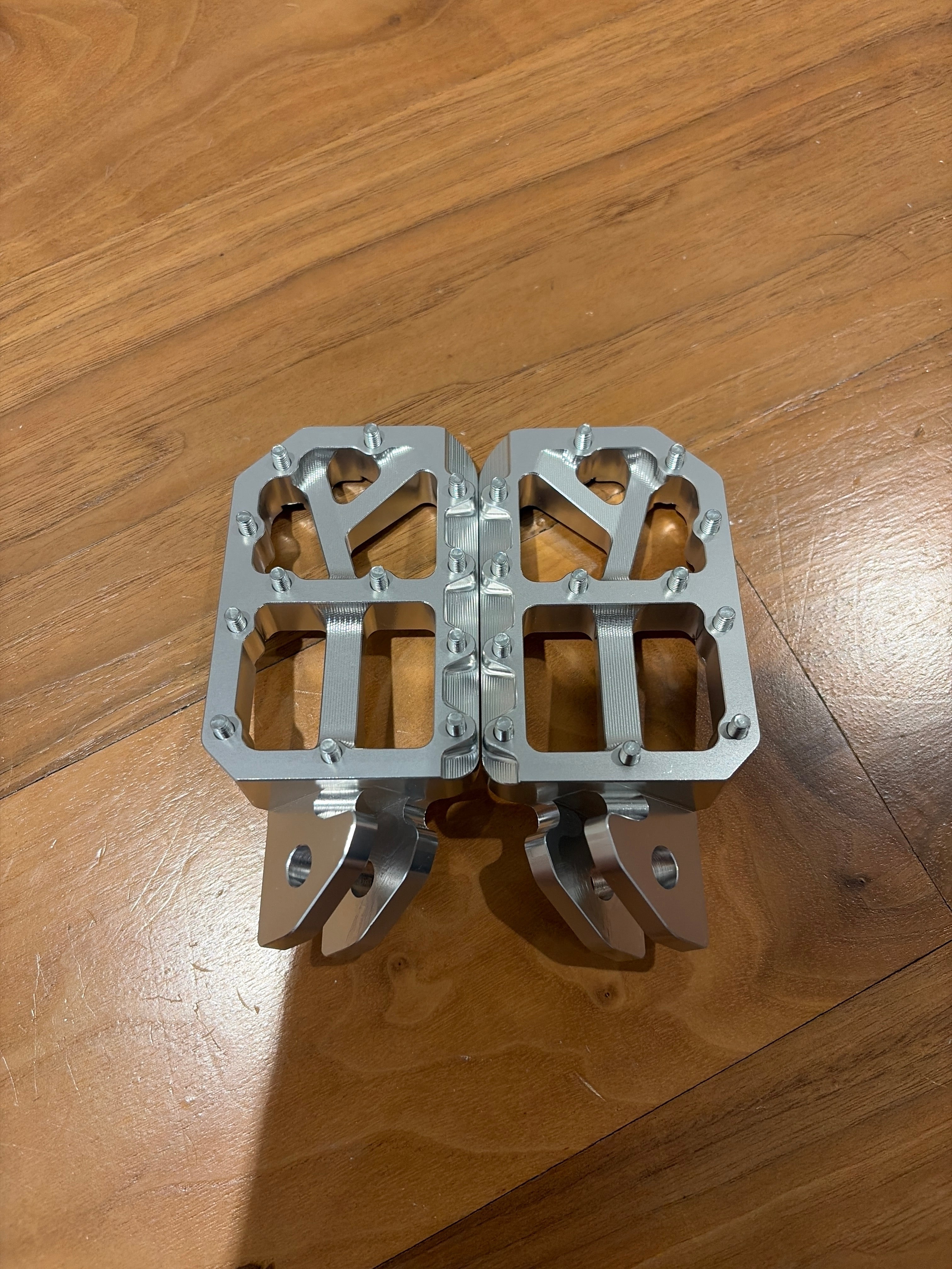Foot pegs for lbx,eride,x3
